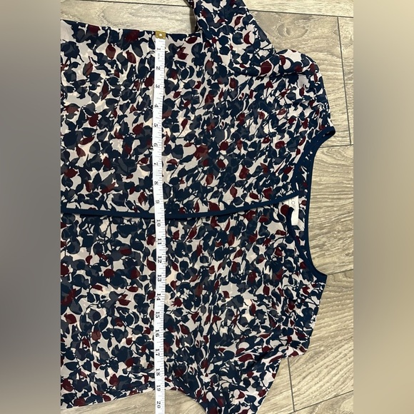 LOFT Blue and Red Buttoned Blouse 🖤♥️ - Picture 7 of 12